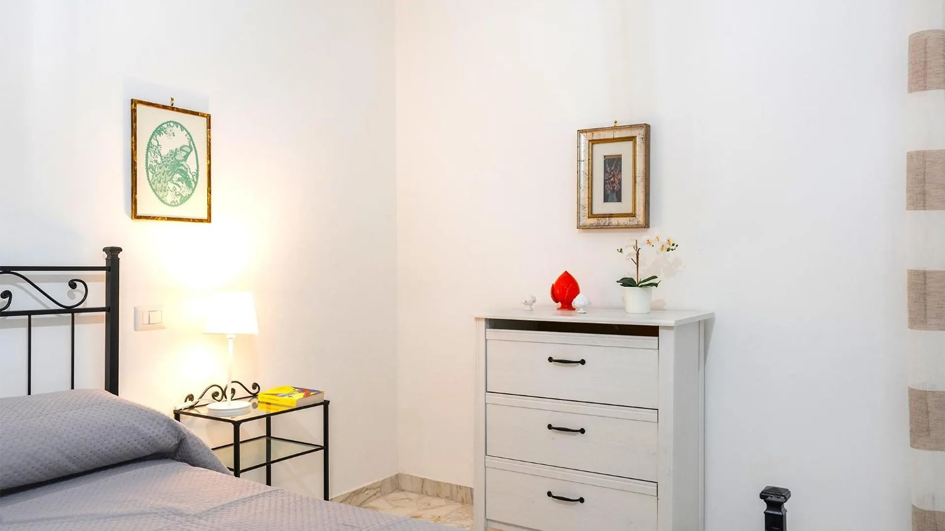 Andrea Da Bari Apartment 0*,
